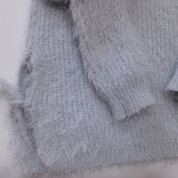 Charlotte Russe FUZZY & SOFT Polyester Acrylic Blend Sweater, Size Small - Picture 3 of 5
